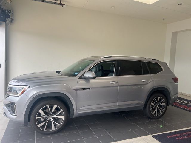2024 Volkswagen Atlas 2.0T SEL Premium R-Line 4MOTION's photo