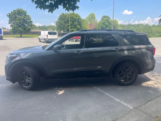 Used 2025 Gray Ford ST-Line image 3