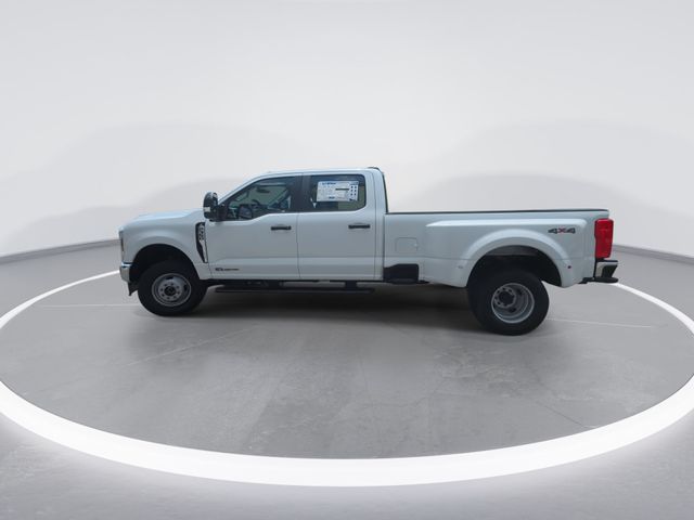 New 2026 Oxford White Ford F-350® XL image 5