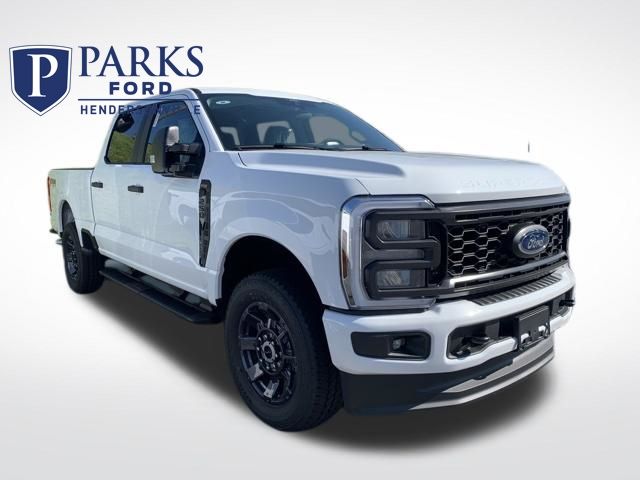 Oxford White 2026 Ford F-250 Super Duty Pickup Truck Four-Wheel Drive Automatic