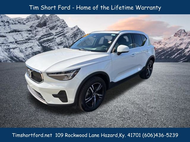 White 2025 Volvo XC40 B5 Core Bright Theme AWD SUV / Crossover All-Wheel Drive Automatic