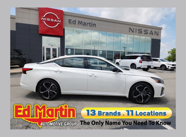 Pearl White 2025 Nissan Altima 2.5 SR FWD Sedan Front-Wheel Drive Continuously Variable Transmission