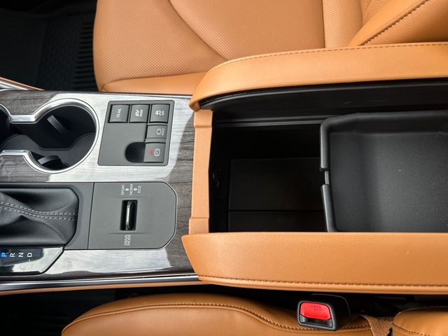 new 2025 Toyota Highlander Hybrid car, priced at $57,546