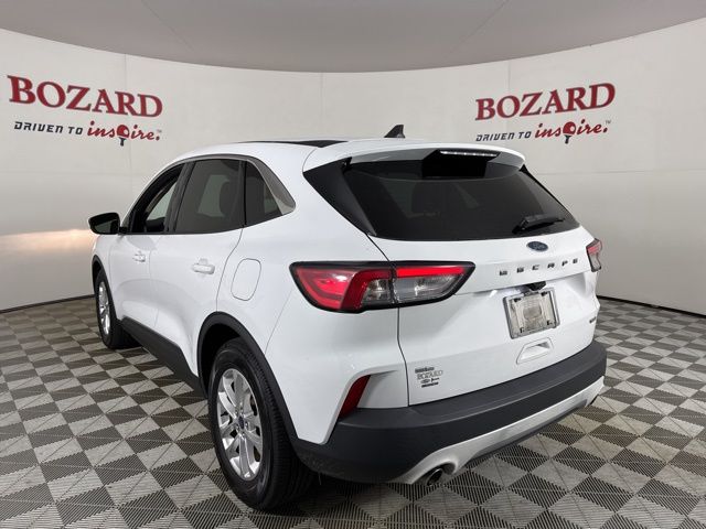 2020 Oxford White Ford Escape SE FWD SUV