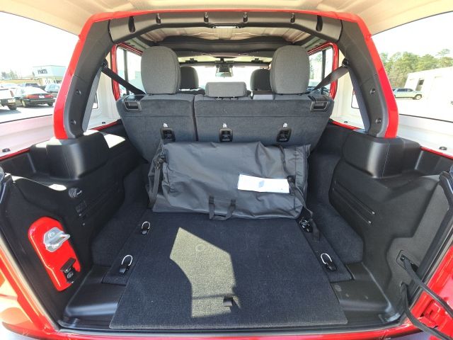 2025 Jeep Wrangler Sahara 4xe:B02116