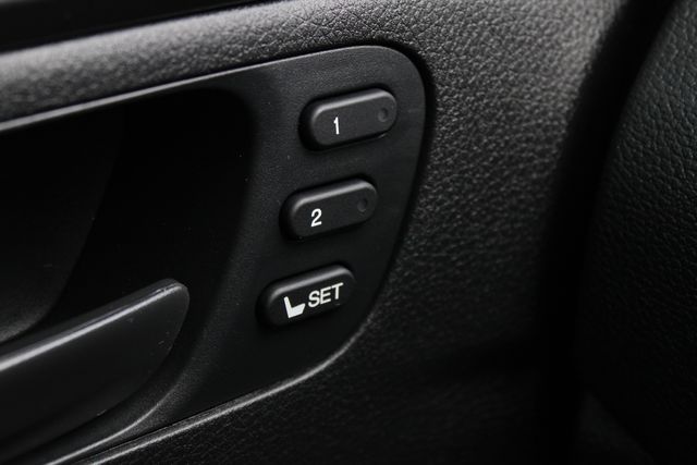 Used 2023 Silver Honda EX-L image 4