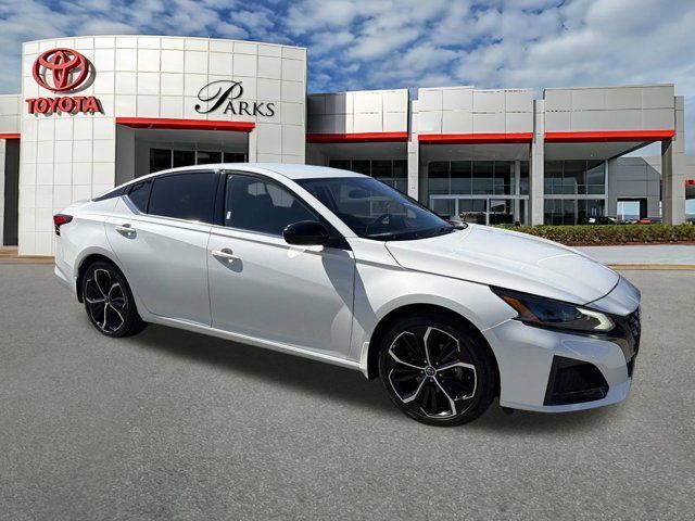 2023 Nissan Altima SR