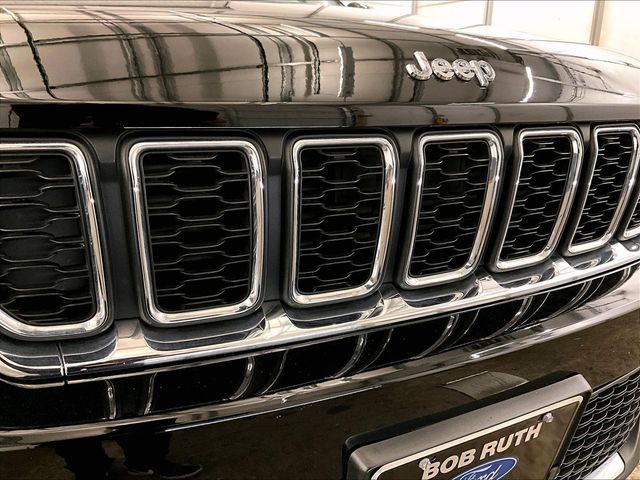 2023 Jeep Grand Cherokee Laredo Black at Bob Ruth Ford