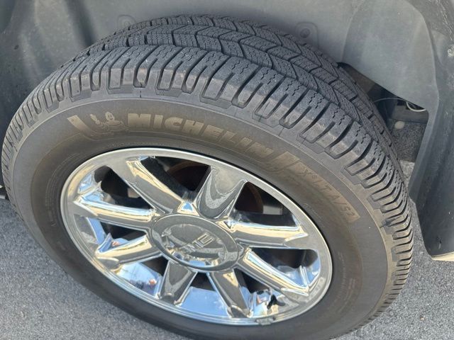 Used 2013 White GMC Denali image 6