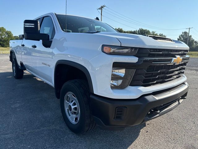 Summit White 2025 Chevrolet Silverado 2500HD Pickup Truck Four-Wheel Drive Automatic