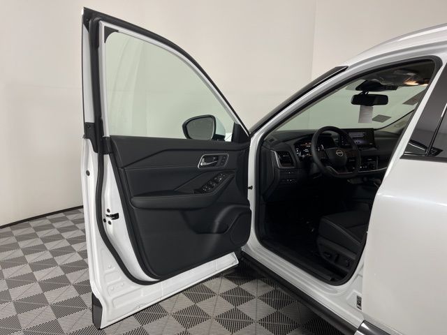 2025 Everest White Pearl Nissan Rogue Platinum FWD SUV