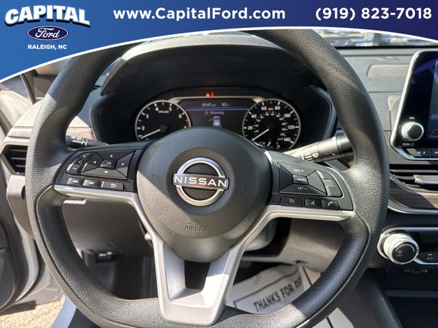 Used 2025 White Nissan 2.5 SV image 24
