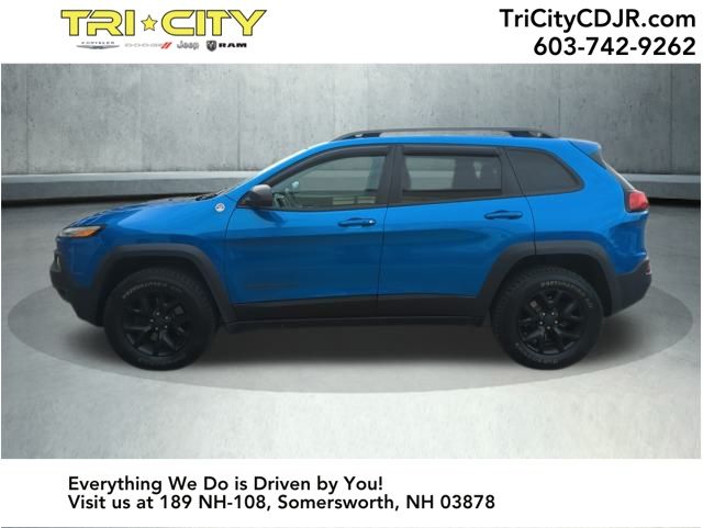 2017 Jeep Cherokee Trailhawk photo 2