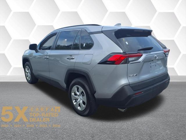 2021 Toyota RAV4 LE photo