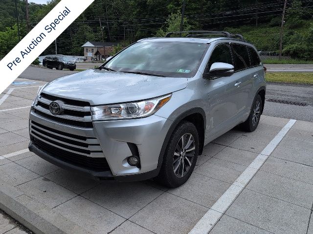 2017 Toyota Highlander SE Silver at Rafferty Subaru