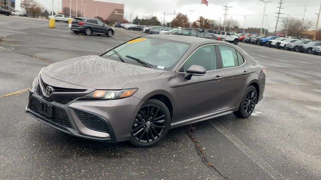 2022 Toyota Camry SE 4