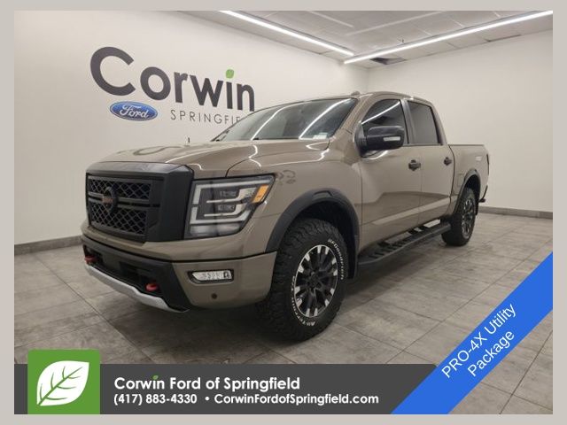 Baja Storm 2020 Nissan Titan PRO-4X Crew Cab 4WD Pickup Truck Four-Wheel Drive 9-Speed Automatic