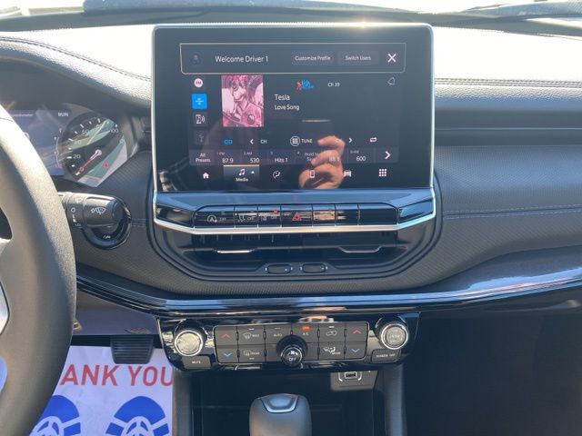 2026 Jeep Compass Limited - Silver Zynith Metallic Clearcoat exterior view 18