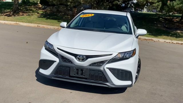 2021 Toyota Camry SE 3