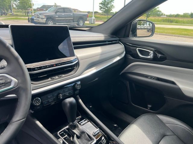 2025 Jeep Compass Limited - Bright White Clearcoat exterior view 19