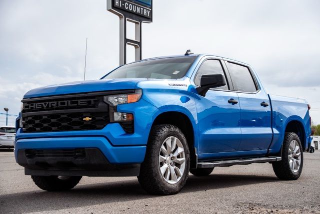 Riptide Blue Metallic 2025 Chevrolet Silverado 1500 Custom Crew Cab 4WD Pickup Truck Four-Wheel Drive 8-Speed Automatic