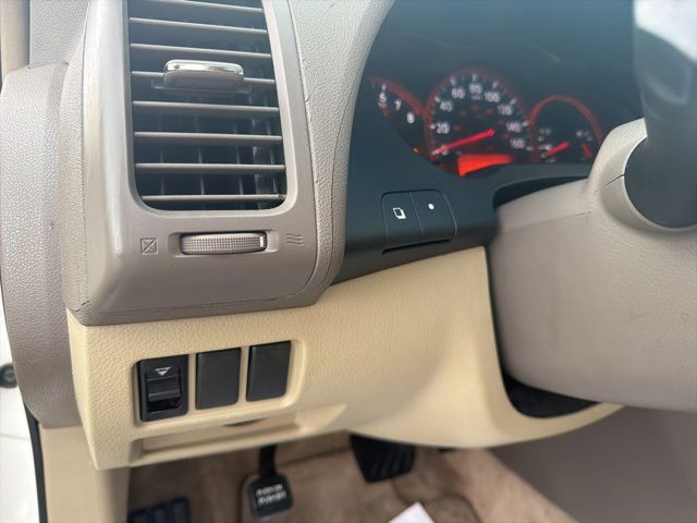 Used 2009 White Nissan 2.5 SL image 24