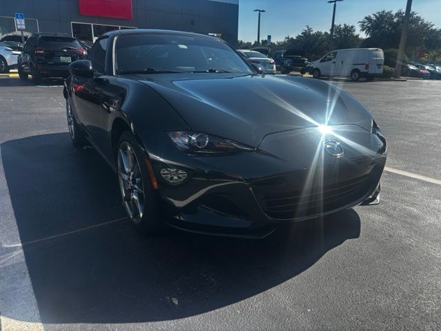 2021 Mazda MX-5 Miata Negro (Jet Black Mica) Descapotable Tracción trasera 6 velocidades Automática