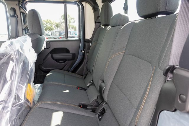 new 2025 Jeep Gladiator car, priced at $44,625