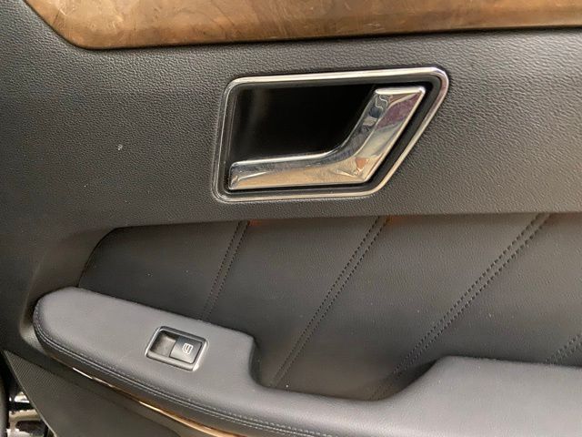 2011 Mercedes-Benz E 350 thumbnail 39