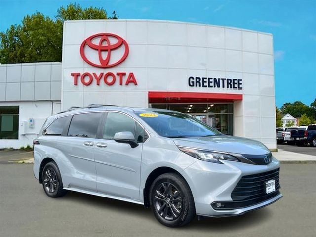 2024 Toyota Sienna Woodland Edition