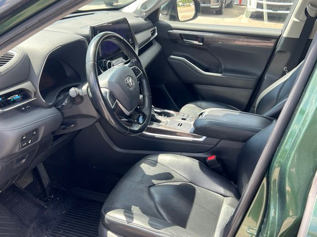 Used 2023 Toyota Highlander Hybrid SUV