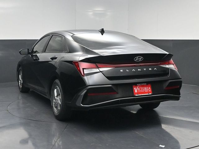 2024 Hyundai Elantra SE Black at DeMontrond Auto Country