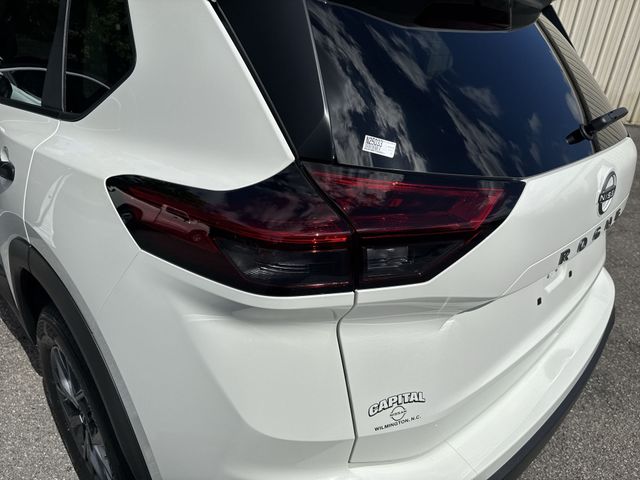 Used 2026 White/off-white Nissan S image 32