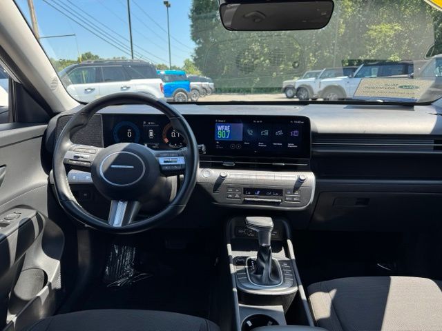Used 2025 White Hyundai SEL image 16