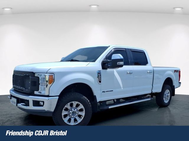 Oxford White 2019 Ford F-250 Super Duty XLT Crew Cab 4WD Pickup Truck Four-Wheel Drive 6-Speed Automatic
