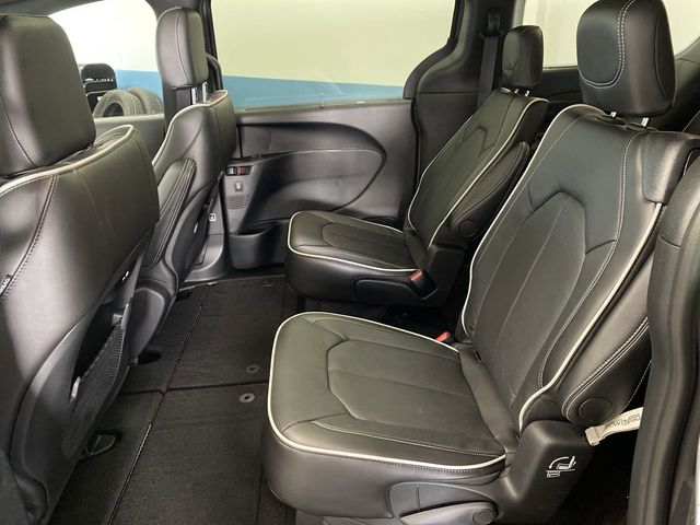 2025 Chrysler Pacifica Limited photo