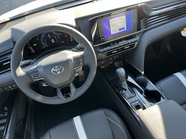 2025 Toyota Camry SE 13