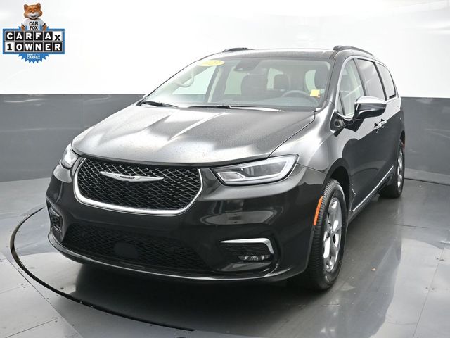 Brilliant Black Crystal Pearlcoat 2023 Chrysler Pacifica Minivan All-Wheel Drive 9-Speed Automatic