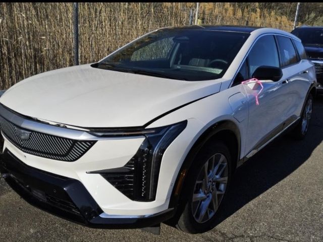Crystal White Tricoat 2025 Cadillac OPTIQ Luxury 2 AWD SUV / Crossover All-Wheel Drive 1-Speed Automatic