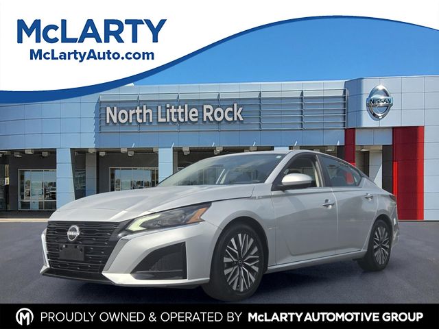 Brilliant Silver Metallic 2023 Nissan Altima Sedan Front-Wheel Drive Continuously Variable Transmission