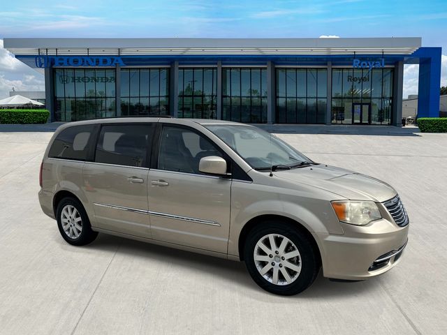 2013 Chrysler Town & Country Touring FWD