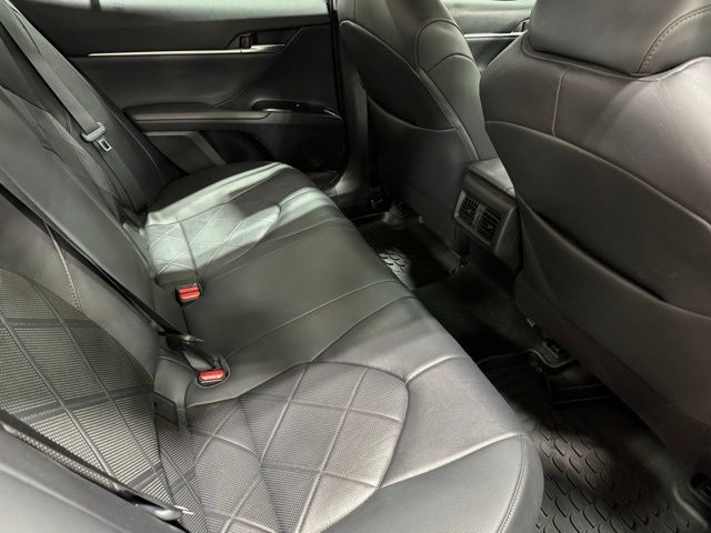 2019 Toyota Camry Hybrid XLE 31