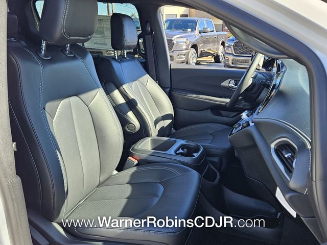 New 2026 White Chrysler Select image 18