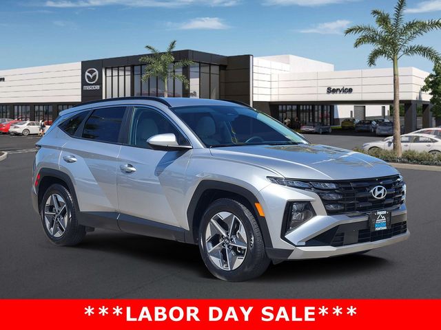 Shimmering Silver 2025 Hyundai Tucson SUV / Crossover Front-Wheel Drive 8-Speed Automatic