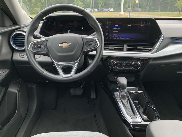 2024 Chevrolet Trax LT 2