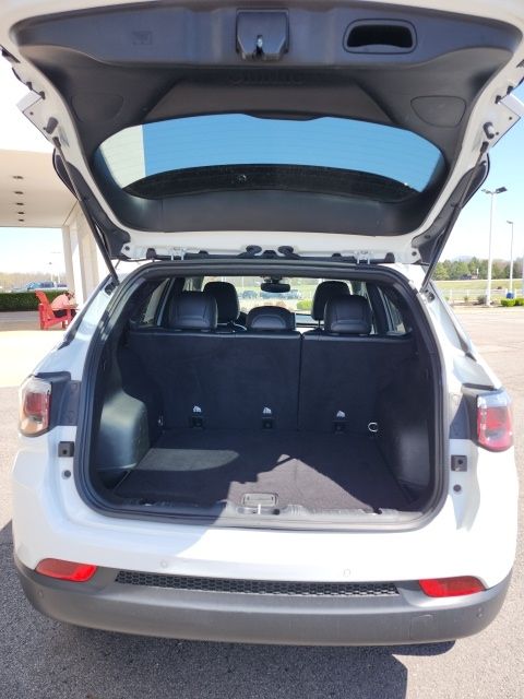 Used 2024 White/off-white Jeep Limited image 33