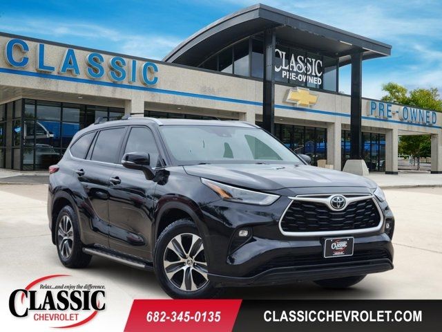 2023 Toyota Highlander XLE FWD