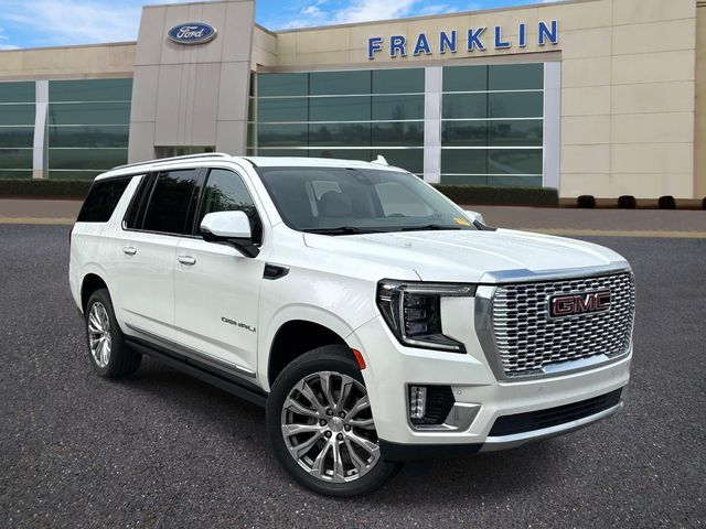White Frost Tricoat 2022 GMC Yukon XL SUV / Crossover Four-Wheel Drive