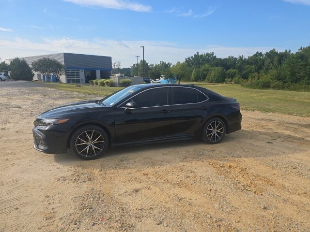 Used 2022 Midnight Black Metallic Toyota SE image 9