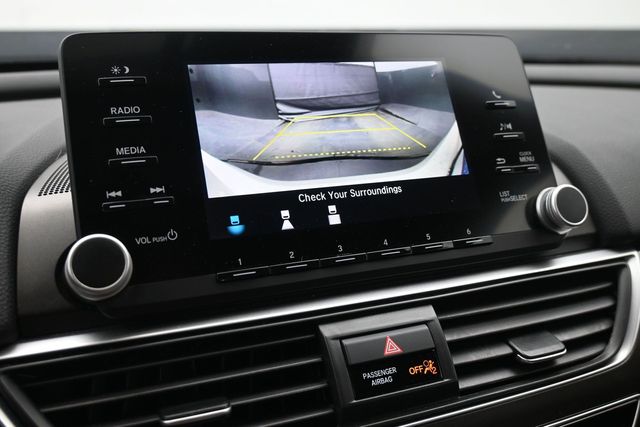 Used 2018 White Honda Base image 18